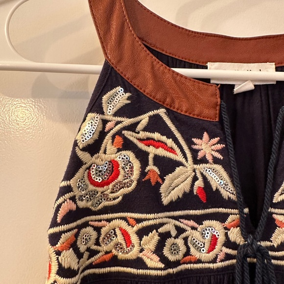 THML boutique, halter neckline top. Size medium. - Picture 2 of 4